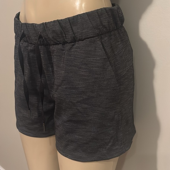 Lululemon On The Fly Short (3") size 8 - Picture 7 of 9